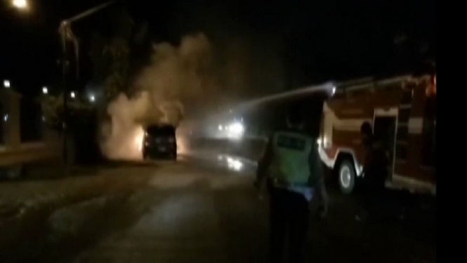 minibus wartawan terbakar 1