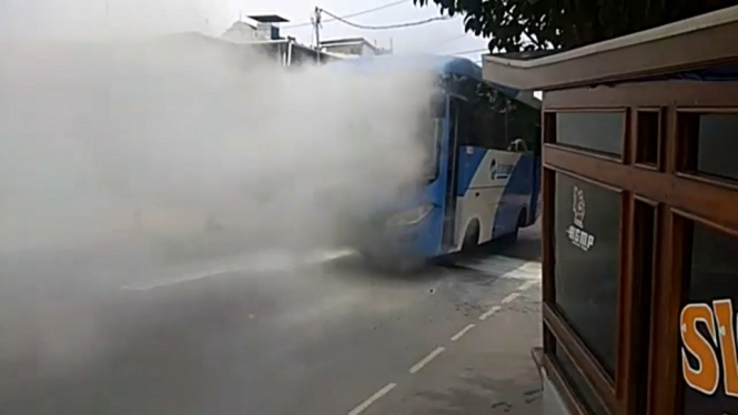 Bus Transjakarta Jurusan Blok M-Ragunan Terbakar di Jalan Ampera Raya