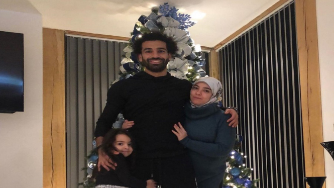 Mo Salah Dihujat dan Dipuji Saat Unggah Foto di Depan Pohon Natal (Foto Instagram)
