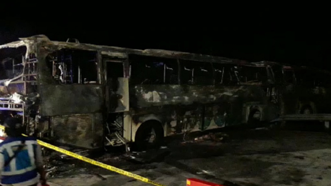 Dua Bus Terbakar