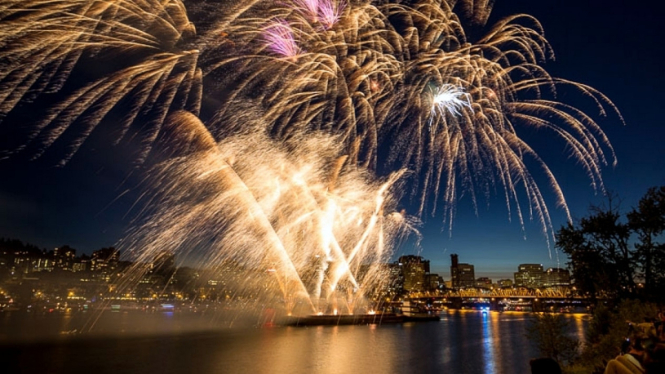 Fireworks - ISO 100, f/8, 8 detik. (Foto: Darlene Hilderbrandt)