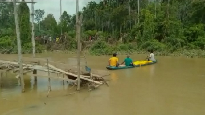 Evakuasi Mayat Mengapung di Sungai Batang Tebo, Jambi, Berlangsung Dramatis
