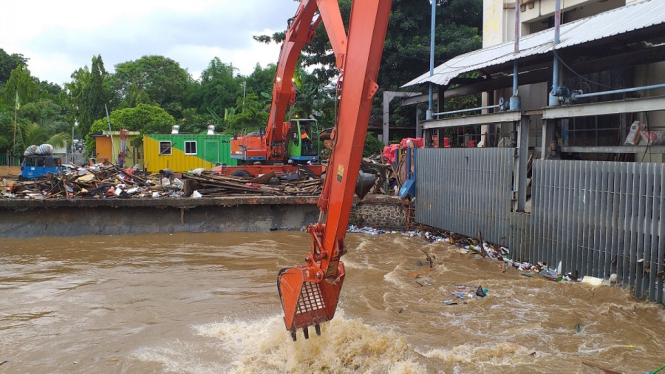 pintu air manggarai foto made suparte