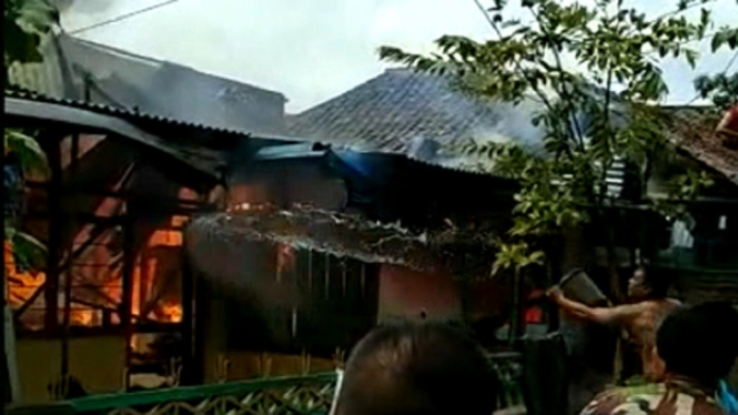 Kebakaran Melanda 6 Unit Rumah di Kota Bandung