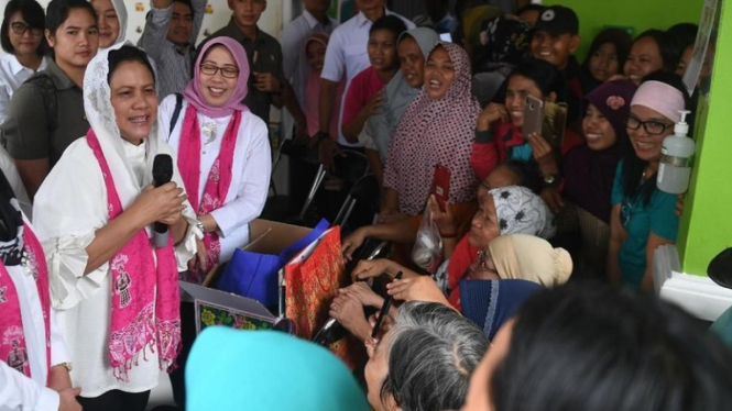 Ibu Negara Iriana Joko Widodo Temui Korban Banjir di Perumahan Periuk Jaya Permai Tangerang (Foto Istimewa)