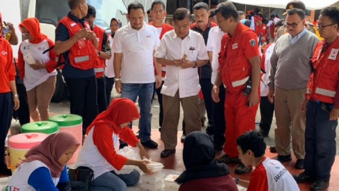 Jakarta Tergenang Banjir, Ketua PMI Jusuf Kalla Tinjau Tenda Dapur Umum (Foto Instagram)