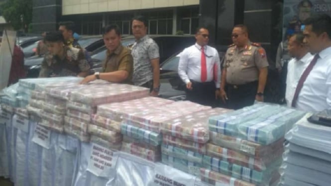 Begini 'Tongkrongan' Duit Rp50 Miliar Hasil Investasi Ilegal (Foto Vivanews.com)