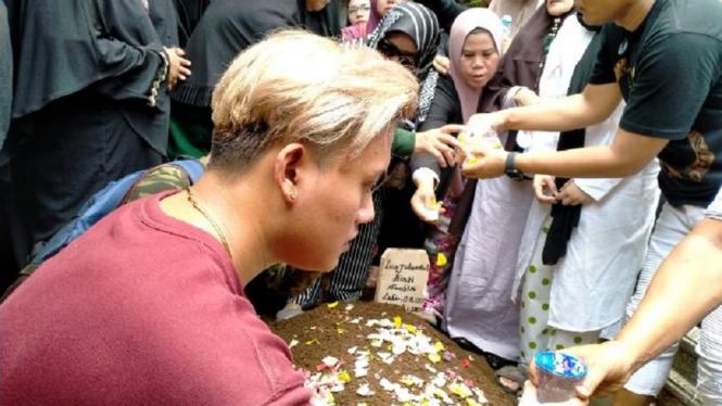Curiga Kematian Ibundanya Tak Wajar, Rizky Febian Lapor Polisi (Foto Istimewa)