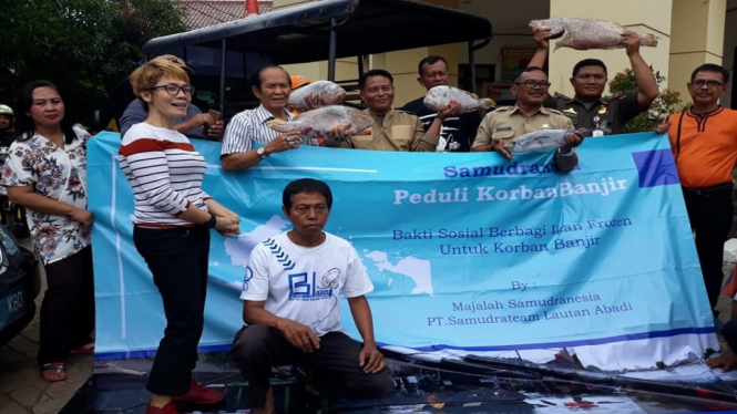 Dirjen Penguatan Daya Saing Produk Kelautan dan Perikanan Bekerja Sama dengan Pihak Swasta Memberikan Bantuan Ikan untuk Korban Banjir (Foto Istimewa)