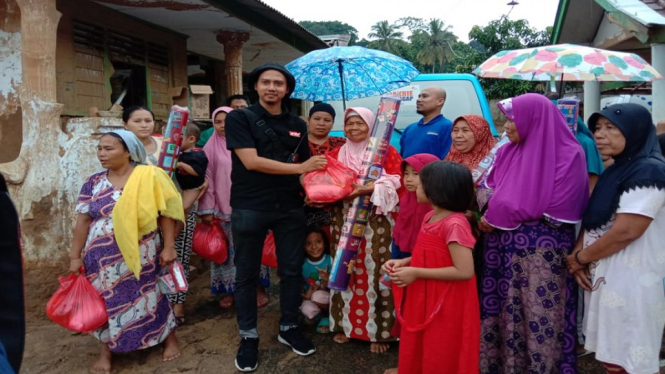 Relawan ANTV Bersama Bakrie Amanah Salurkan Bantuan Logistik ke Kabupaten Lebak, Banten (Foto Relawan ANTV)