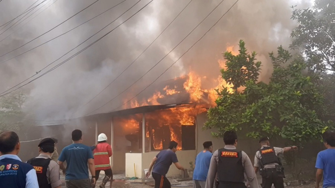 Belasan Rumah Polisi di Balikpapan Kalimantan Timur Ludes Terbakar