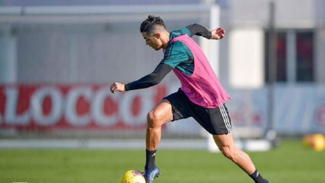 Jelang menghadapi AS Roma bintang Juventus, Cristiano Ronaldo kini mulai mengincar gelar sepatu emas Serie A