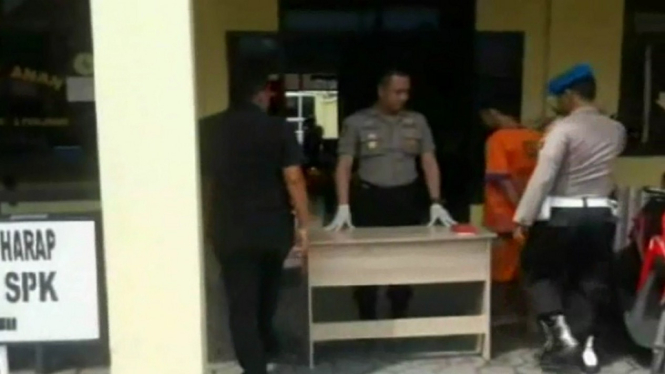 Penjambret Hp Ditangkap Polisi Saat Korbannya Ikut Mengejar (Foto: ANTV/Khumaidi)