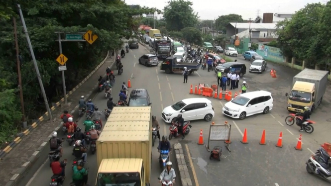 Jalan Daan Mogot Amblas, Lalu Lintas Tangerang-Jakarta Macet