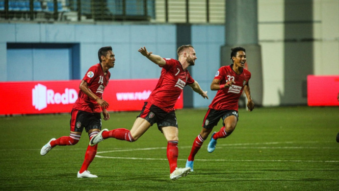 Dua dari lima gol dari Bali United ke gawang Tampines Rovers dalam kedudukan 5-3 disumbangkan oleh Melvin Platje (8' dan 13')