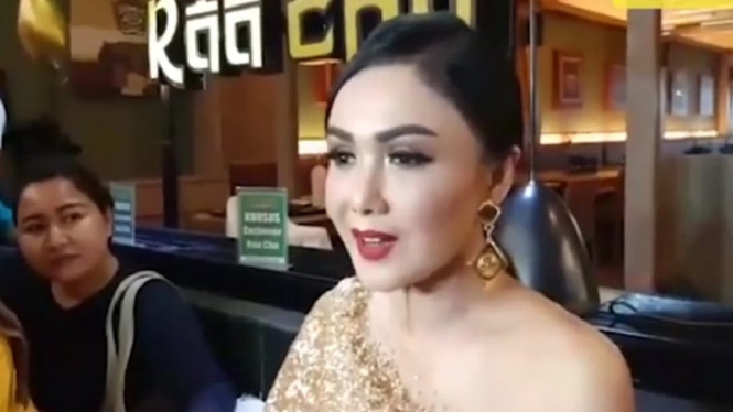 Rumah Tangga Krisdayanti dan Raul Lemos Retak?, Ini Kata Yuni Shara (Foto Tangkap layar Youtube @suara.com)