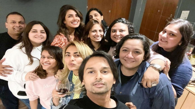 Bintang Cantik Bollywood Priyanka Chopra Berbagi Foto Selfie Sempurna (Foto Instagram)