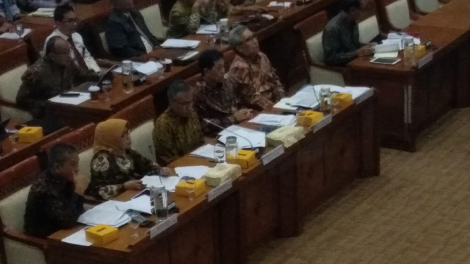 ojk rapat dengan dpr