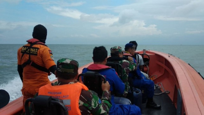 Tiga Orang Hilang dan Dua Lainnya Selamat Usai Kapal Karam Dihantam Ombak (Foto Humas Basarnas Lampung)