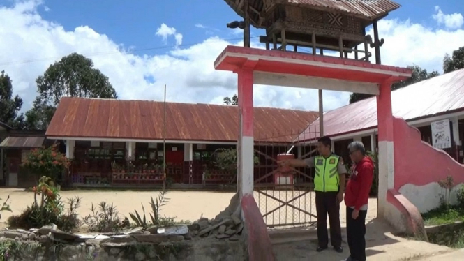 Tembok Pagar SDN 003 Osango di Mamasa Roboh Timpa 2 Anak