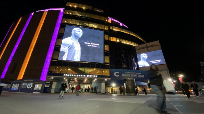 Madison Square Garden is light up in tribute to Kobe Bryant