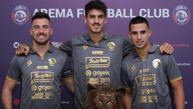 Arema FC perkenalkan tiga pemain asing, Elias Alderete, Matias Malvino dan Jonathan Bauman di Kantor Arema FC, Kamis 30 Januari 2020