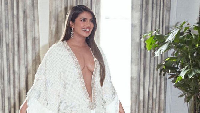 Ibu Priyanka Chopra Angkat Bicara Terkait Kritik Gaun 'Panas' Putrinya di Grammy Awards 2020 (Foto Instagram)