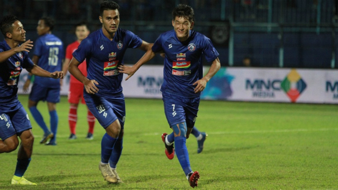 Oh In-kyun menciptakan satu dari dua gol kemenangan Arema FC atas Sabah FA di laga Grup B Piala Gubernur Jatim 2020