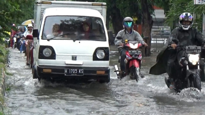 SEJUMLAH WILAYAH DI SEMARANG BANJIR