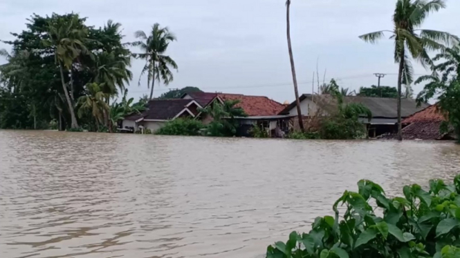 Banjir di Karawang Jawa Barat Semakin Meninggi