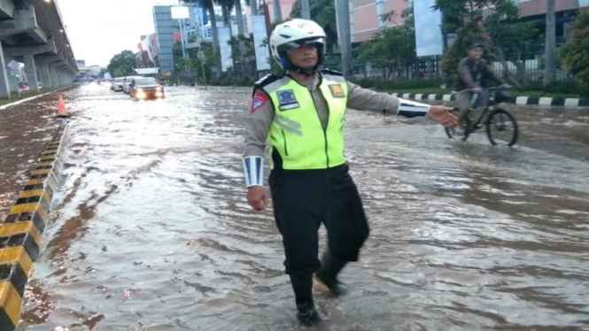 banjir di boulevard klp gading