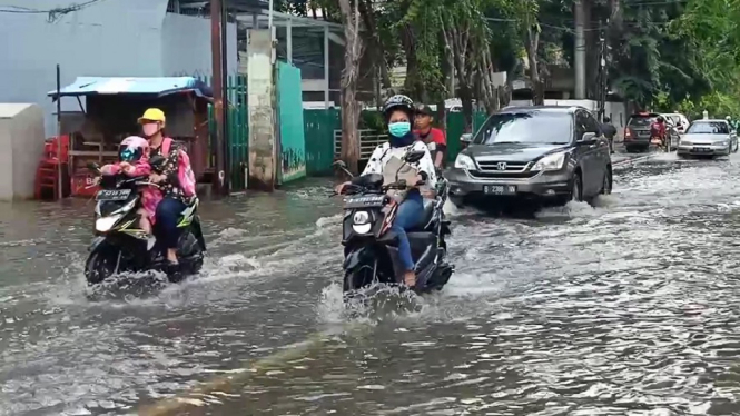 Banjir Masih Rendam Kawasan Kebon Jeruk Jakarta Barat