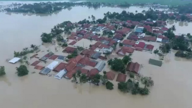 Banjir Masih Rendam 26 Kecamatan di Karawang