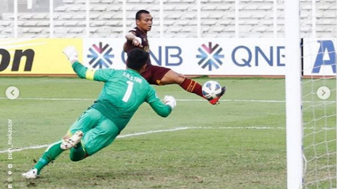 Gol Ferdinand Sinaga ke gawang Shan United 3-1
