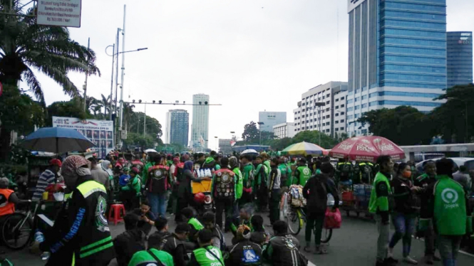 demo ojol depan gedung dpr