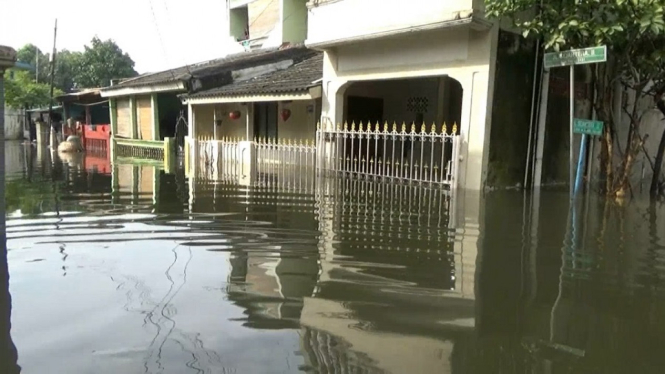 Banjir Masih Rendam Perumahan Periuk Damai di Tangerang Banten