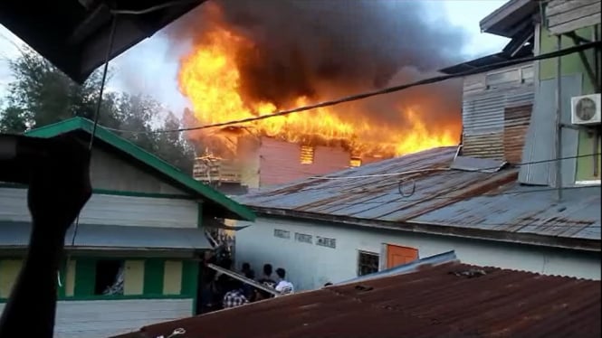 10 RUMAH TERBAKAR