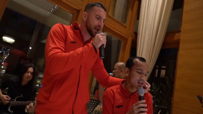 Duet Marko Simic dan Riko Simanjuntak, Ada yang Hampa Tapi Bukan Hati (Foto: youtube/ Persija Jakarta)