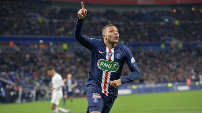Kylian Mbappe menjadi yang tertajam dari 6 striker di Paris Saint-Germain , dirinya sudah mencetak 30 gol dari 32 laga di semua kompetisi