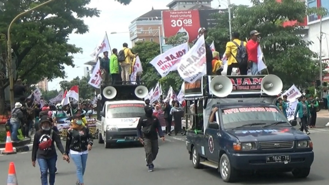 BURUH MAHASISWA TOLAK OMNIBUS LAW