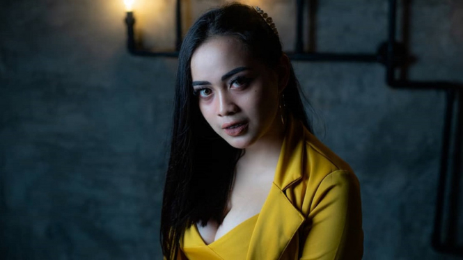 Foto Seksi Pedangdut Xena Xenita Dicibir Netizen Gadis Tapi Bukan Perawan (Foto Instagram)