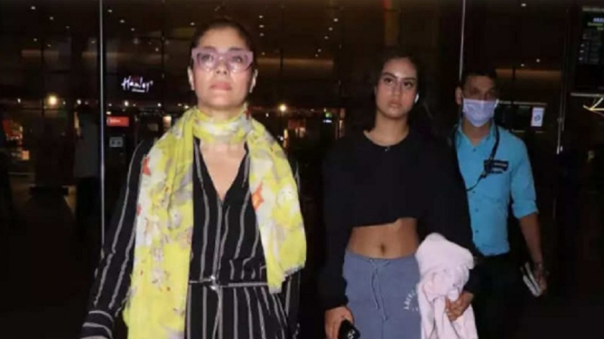 Viral, Kajol dan Nysa Putrinya Kepergok Tidak Kenakan Masker Saat di Bandara (Foto TOI)