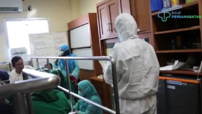 Miris dan Pilu, Seorang Perawat Dilarang Pulang Karena Menulari COVID-19 (Foto Tangkap Layar Video Instagram @rsuppersahabatan)