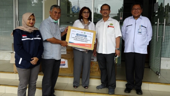 Bakrie Amanah, Bakrie Tanggap dan Rasuna Medical Center Sumbang APD ke RSUP Persahabatan