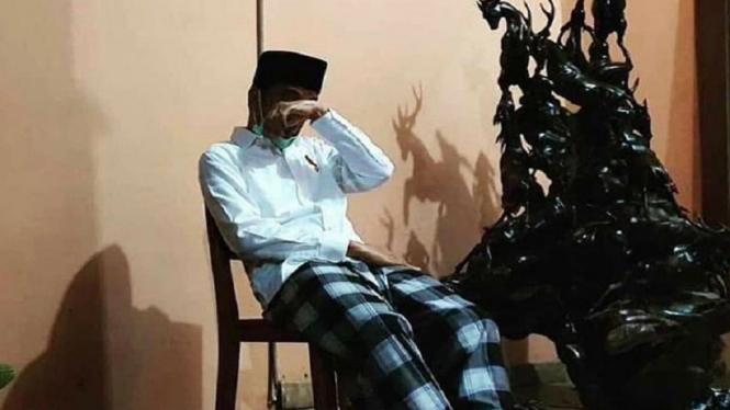 Foto Presiden Jokowi Menangis Beredar Viral di Media Sosial (Foto Instagram)