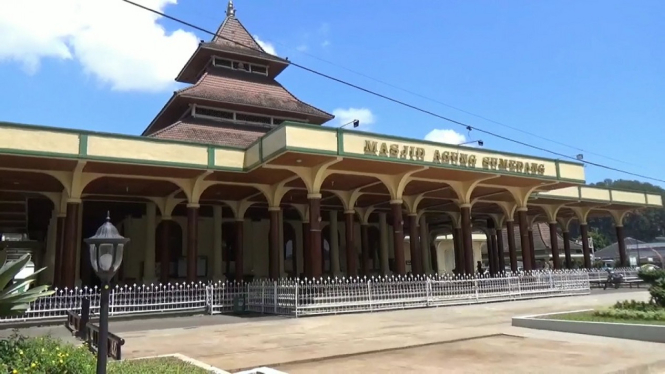 Masjid Agung Tiadakan Sholat Jumat,Sumedang