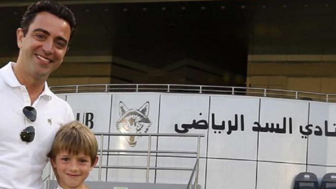 Xavi Hernández bersama sang putra di markas Al-Sadd