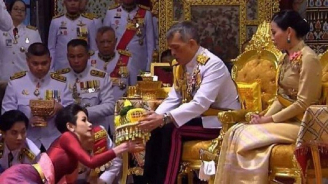 Isolasi Diri Bersama 20 Wanita Selirnya, Raja Thailand  Tuai Kecaman (Foto Istimewa)