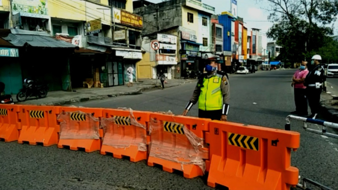 Mendagri Tito Karnavian Minta Kepala Daerah Membuka Pemblokiran Jalan    (Foto Pembatasan Akses Dok. ANTV)