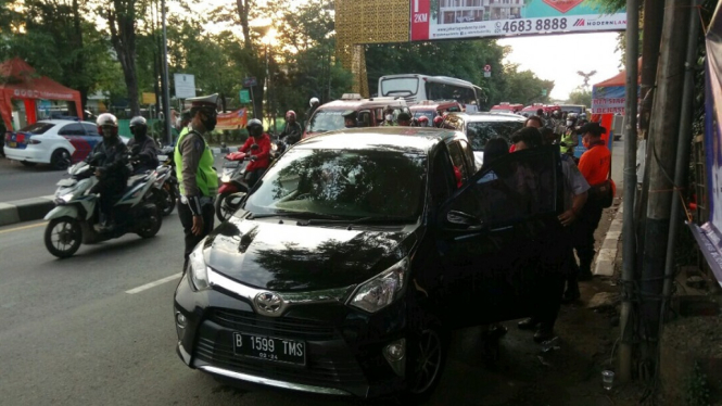 PSBB Hari Ke 3 di Kota Bekasi Masih Ada Pengendara yang Melanggar (Foto ANTV-Sudarmanto)